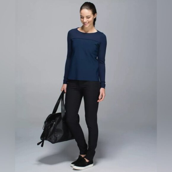 Lululemon Out of This World Long Sleeve Tech Inkwell Top Size 6 - Picture 3 of 10